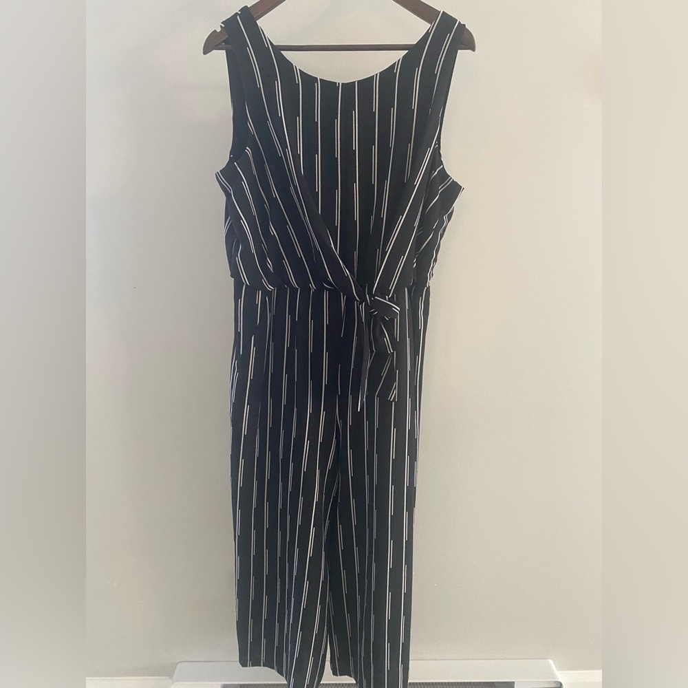 Chic Black and White Striped cropped Jumpsuit
